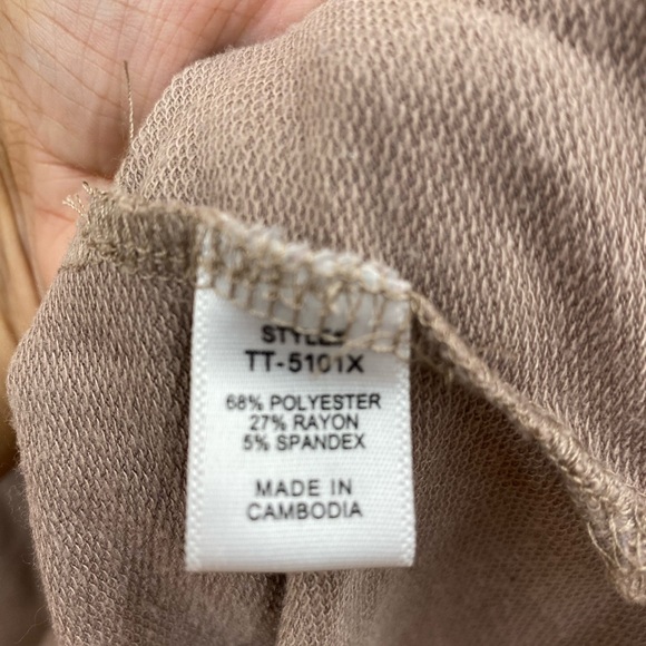 Zenana Rolled Short Sleeve V-Neck Top in Mocha Sz 1X - Picture 6 of 6